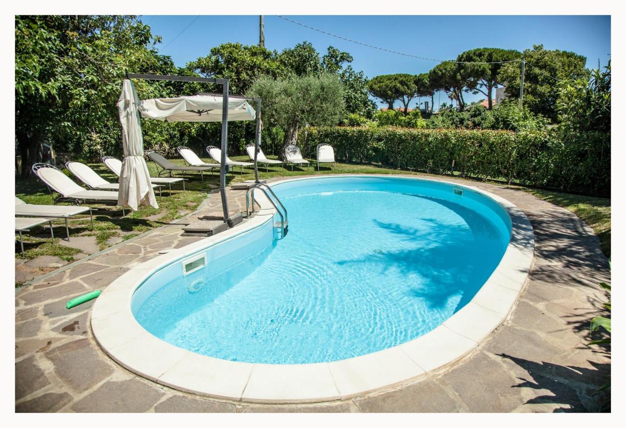 Casa Vacanze Nel Giardino Di Renzo Imperia Exterior photo